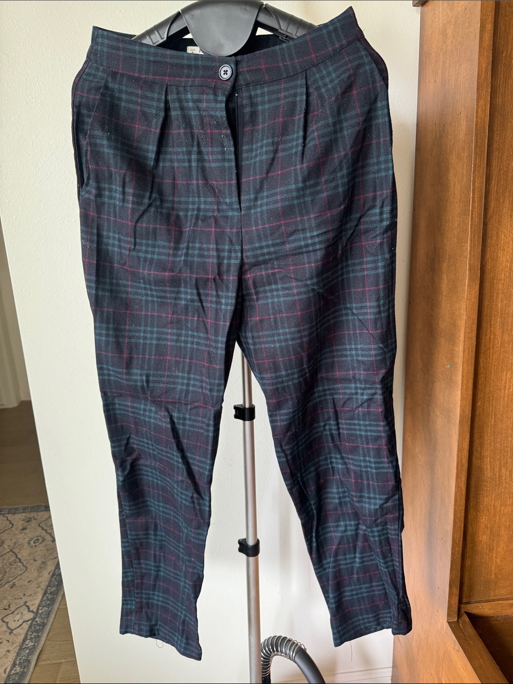 Pull&Bear Black Plaid Cropped Pants with Subtle Green & Wine Lines